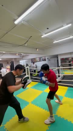 ミットを使ったボクシング指導